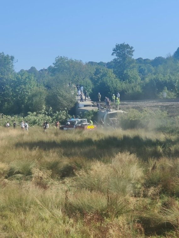 WNewsRankX's tweet photo. 🚨 BREAKING: Train Derails Near Lewes, England
A passenger train has derailed near Lewes railway station in East Sussex.
#BreakingNews #UK #England #Lewes #EastSussex #TrainDerailment #Railway #News #WorldNews https://t.co/niSHnD4vLi