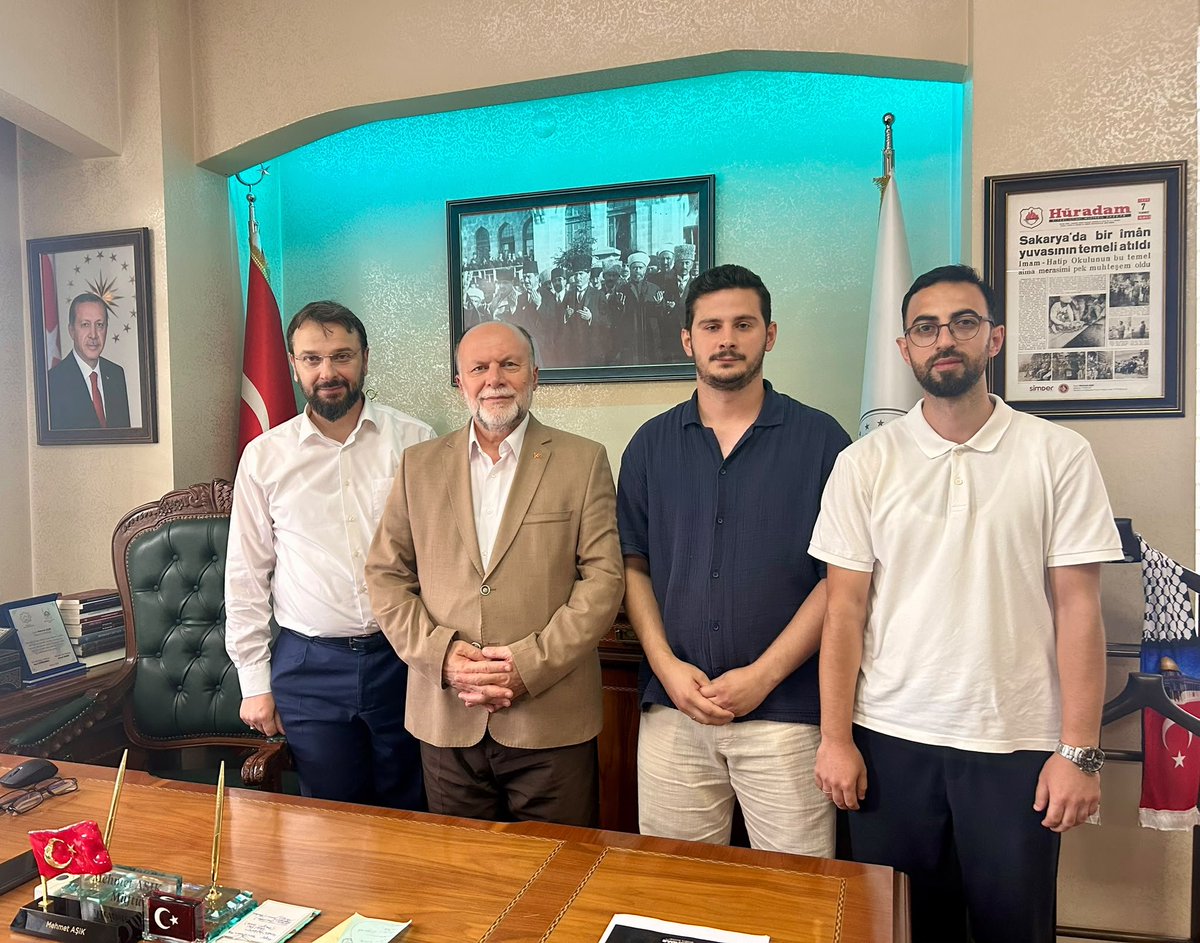 gncsakarya's tweet photo. 📌 Sakarya İl Müftüsü Mehmet AŞIK, İl Gençlik Koordinatörü Mehmet ÇATALLAR ile birlikte, İl Gençlik Koordinatör Yardımcılığı görevine getirilen Mücahit Emre ÖZCAN ve Kadir BAŞKOŞAN’ı makamında kabul etti.

📍Sakarya İl Müftülüğü

@DIBSafiArpagus 
@aidemir

#GençSakarya https://t.co/iBueMY4sEQ