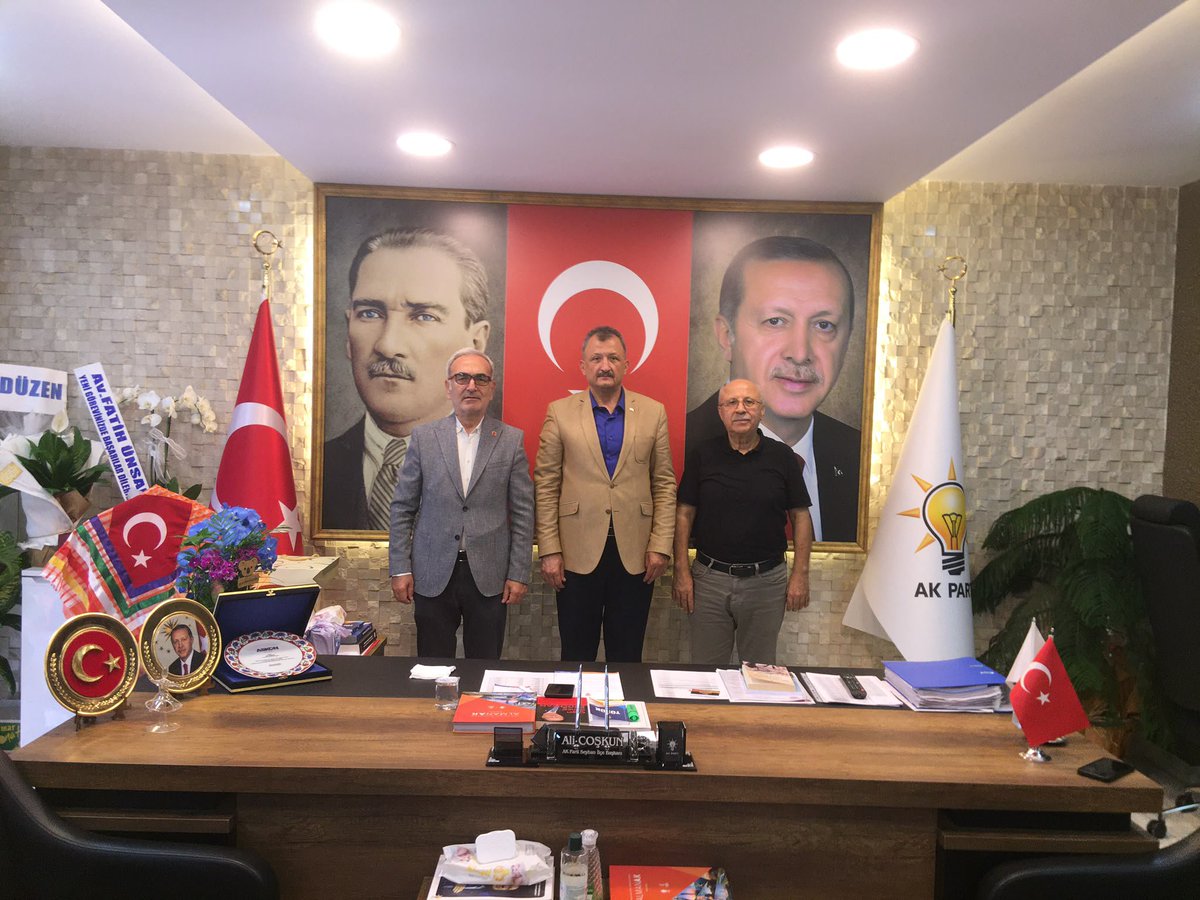coskunali_01's tweet photo. Adana Büyükşehir Belediye Meclis Üyelerimiz Sayın Cemal Demirdağ ve Sayın Ali Cengiz Taşcı’yı İlçe Başkanlığımızda misafir ettik.

Şehrimiz, Seyhan’ımız ve hemşehrilerimiz için yürüttüğümüz çalışmalar üzerine verimli bir sohbet gerçekleştirdik.

Nazik ziyaretleri ve kıymetli değerlendirmeleri için değerli Meclis Üyelerimize teşekkür ediyorum.

Birlikte düşünecek, birlikte çalışacak, Seyhan’ımız için hep birlikte başaracağız.

#GüçlüTeşkilatGüçlüSeyhan