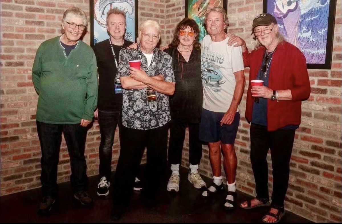 alassinsane97's tweet photo. Los pibes de Deep Purple juntos otra vez 💜 https://t.co/AL7fUt03ZE