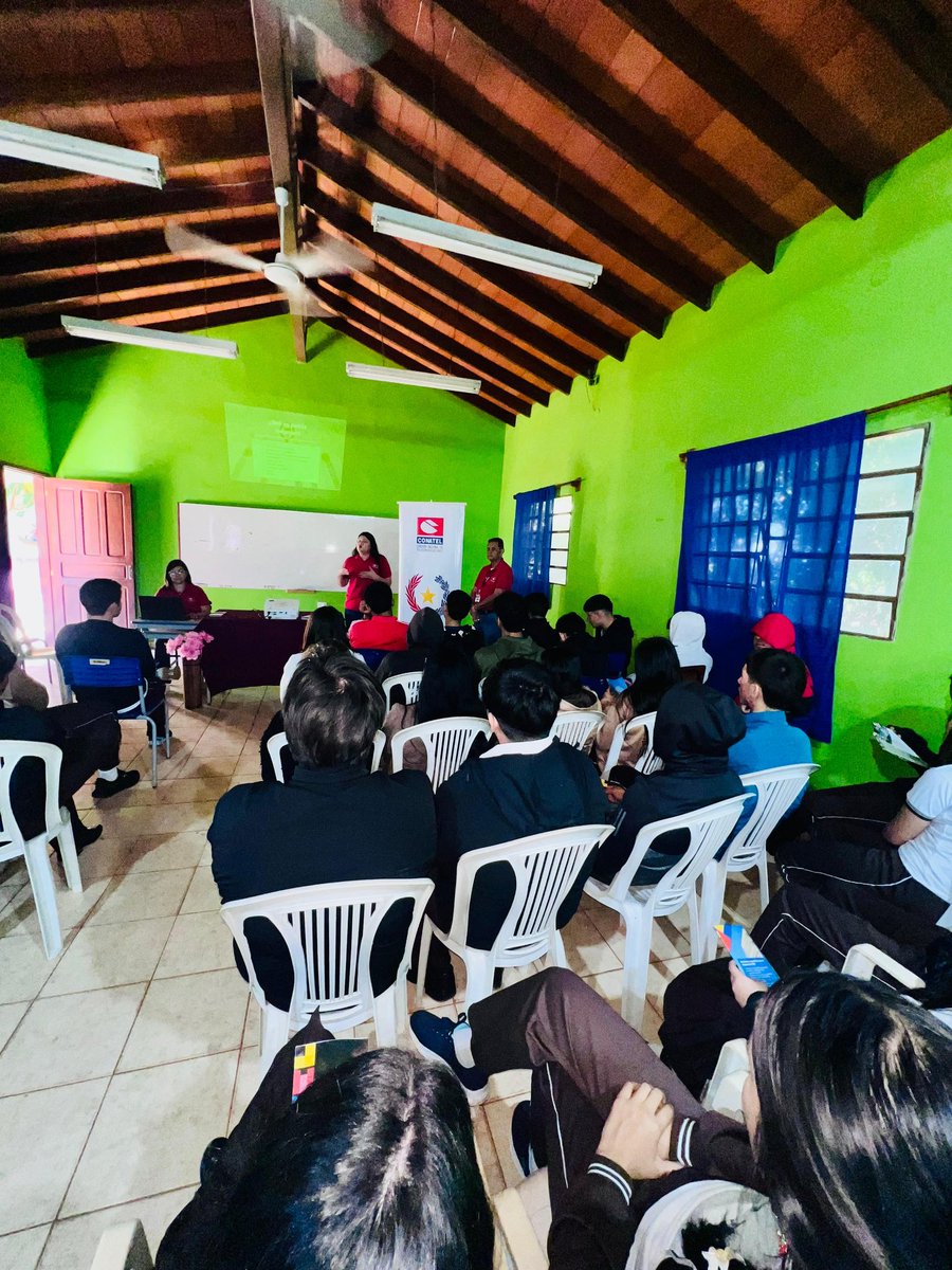 conatelpy's tweet photo. 👩‍💻 Los estudiantes del nivel medio participaron de una jornada interactiva sobre:

🔐 Ciberseguridad
🛡️ Protección de datos personales
📡 Derechos de los usuarios de telecomunicaciones https://t.co/74Q0UIlc7B