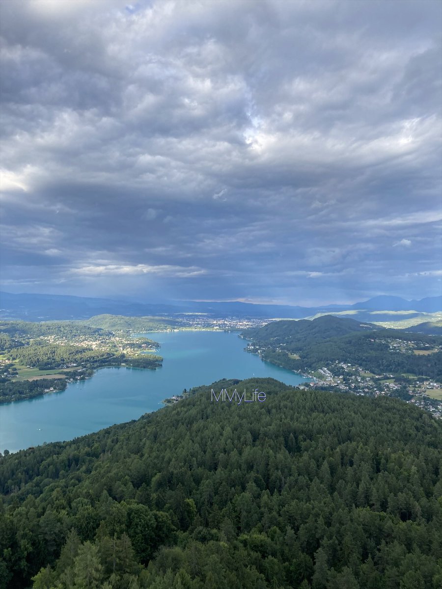 ManuelaMravlak's tweet photo. Endless beauty…🩵🩶
#NaturePhotography #Austria 🇦🇹
@StormHour @ThePhotoHour #Clouds ☁️
#LakeWörthersee seen from above 🌊
#ThursdayFeeling #ThursdayBlue 💎 https://t.co/0mtl2P2bfH