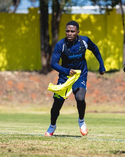 SundownsZone's tweet photo. Siyanda Ndlovu and Tsiki back in training. #Sundowns #NeverStopRising #BetwayPrem https://t.co/dxmpZvijO4