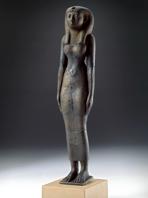 rhaplord's tweet photo. Bronze statue of the goddess Isis
Kawa, Sudan
Napatan period (750-300BC)
-Ashmolean Museum
#randomxt https://t.co/VTKYA22p6R