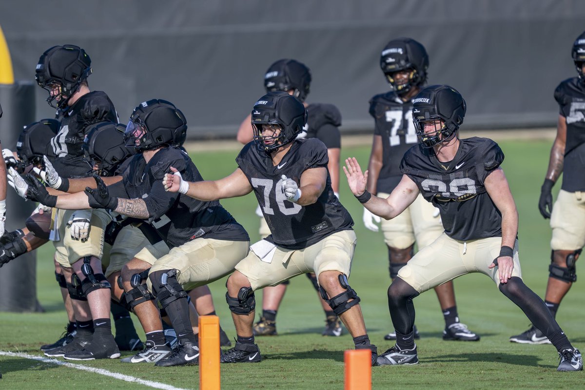 KrockPhoto's tweet photo. Images from today’s Purdue Football Fall Camp practice 

@GoldandBlackcom 
@BoilerFootball https://t.co/7iAbm9X2XB