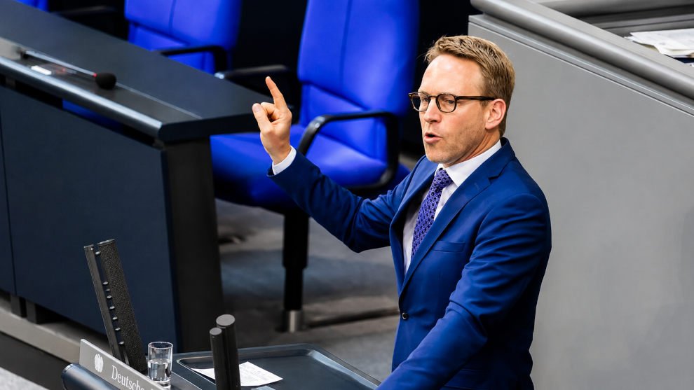 GruberAnonymous's tweet photo. Völlig irre: CDU-Politiker erklärt Russland den Krieg https://t.co/S9o3PKzwD2 https://t.co/OtSmAclX6K