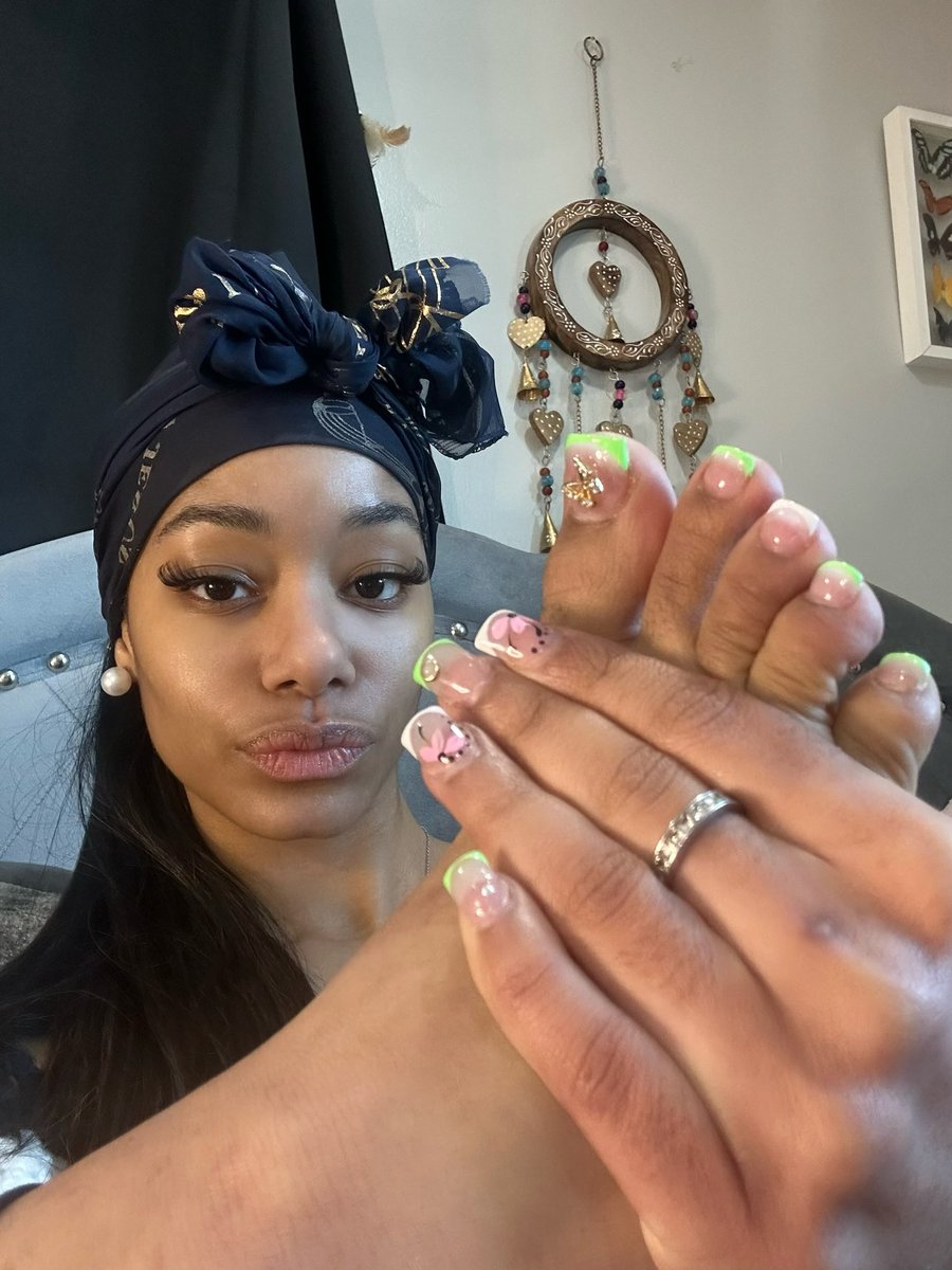 juniefeets tweet picture