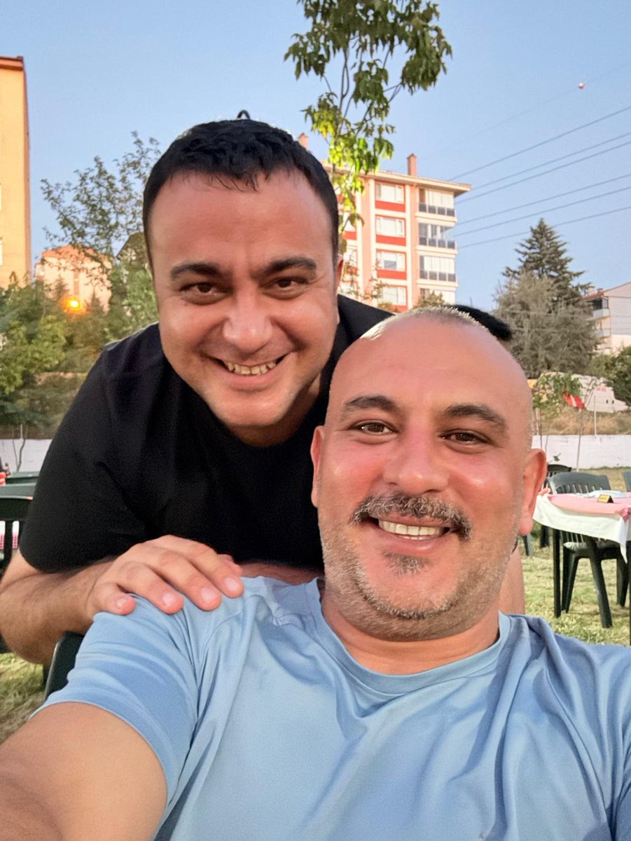 ethemyildiz's tweet photo. "Hekimlikte Dil de Bir Oyundur."
Din, Harp,Futbol yazarı sevgili dostum Ferdi Ertekin hoca ile söyleşimiz yakında Toraks Bülteni'nde.. https://t.co/9LKb1qlNdL