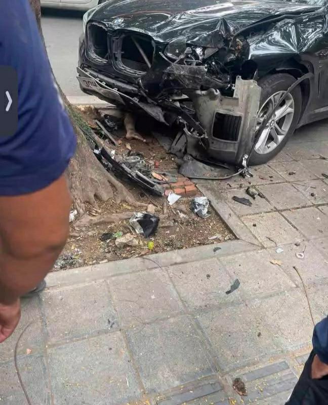 NguyenTHOs9's tweet photo. Video, ảnh vụ Cựu DBQH Nguyễn Sỹ Cương lái BMW X3 tông gây tử vong cho nữ học sinh 2k7 trước kì thi Trung Học Phổ Thông Quốc Gia 1 tháng. Vô cùng tiếc thương cho em và gia đình em. https://t.co/INmsMsFJGc
