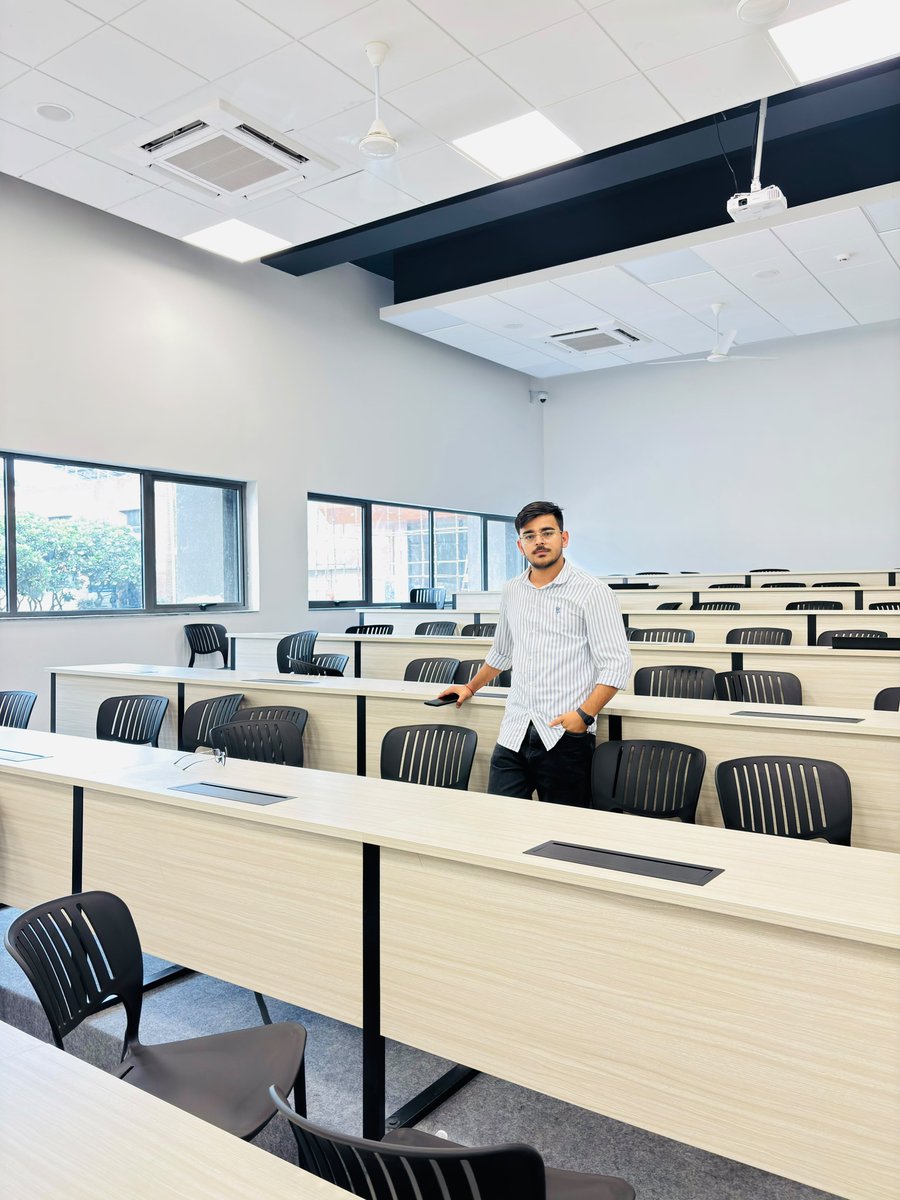 NikhilRaghav77's tweet photo. The IILM classroom has a modern, spacious setup designed for comfortable learning. It features a projector and smart board for interactive teaching, centralised air conditioning, and charging points on every table, useful for students using laptops or tablets.
#iilm https://t.co/mpYIETNEww