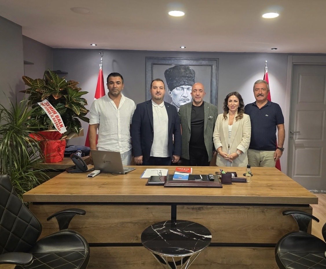 chpcankaya_'s tweet photo. Çankaya Belediyesi Meclis Üyelerimiz Fırat Seyman, Gül Eda Hür, Sinan Uslu ve Ertuğrul Cem Cihan, İlçe Başkanımız Halit Mete Oltulu’ya hayırlı olsun ziyaretinde bulundu.

Nazik ziyaretleri ve dayanışmaları için kendilerine teşekkür ediyor; birlikte, omuz omuza Çankaya’mız için çalışacağımız yeni dönemin partimize ve ilçemize hayırlı olmasını diliyoruz.

Yarınlarımız için daha kararlı ve güçlü adımlarla!

@herkesicinCHP 
@kilicdarogluk 
@YildirimFahri 
@METEOLTULU 

#CHP #CHPÇankaya #Çankaya #CumhuriyetHalkPartisi #ÇankayaİlçeBaşkanlığı