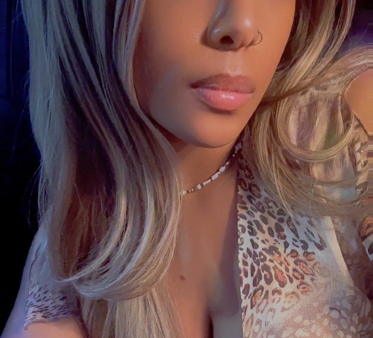 PremiumVibex's tweet photo. Looking at me is a luxury, but keeping me comfortable is a strict requirement. Choose a secure portal on my Linktree and clear my dashboard stress completely.
#Findom #CashPig #MoneySub #cashpigs #SugarDaddy #FindomNewbie https://t.co/yhm0WcmQGW