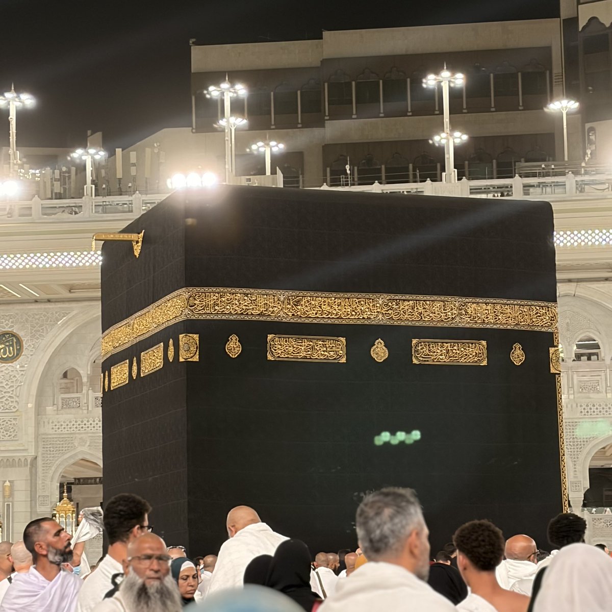 r_azezo's tweet photo. اللهم إني نويت هذه العمرة عن فقيد قلبي عبدالعزيز، فتقبلها منه، واجعل أجرها ونورها ورحمة ثوابها في ميزان حسناته، اللهم اغفر له وارحمه، واعف عنه، وأكرم نزله، ووسع مدخله، واجعل قبره روضة من رياض الجنة، واجمعني به في الفردوس الأعلى من غير حساب ولا سابق عذاب https://t.co/XtX9aCdBuH