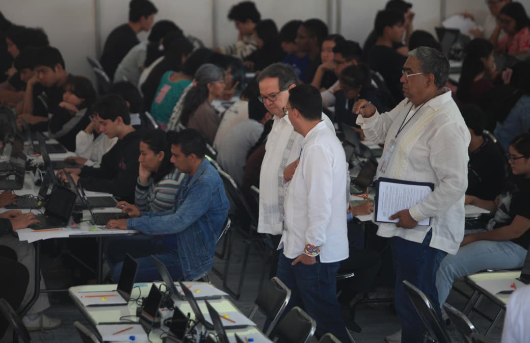 El_Universal_Mx's tweet photo. 🎓 UNAM reporta faltante de alrededor de 30% en aspirantes para el examen de control. 

En conferencia de prensa, autoridades universitarias informaron que 1,239 aspirantes originarios de Tabasco, Chiapas y Oaxaca descargaron su ficha para presentar la prueba.

📷EDWIN HERNÁNDEZ | EL UNIVERSAL