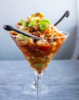 CarolAnnKates's tweet photo. ☀️ Too hot to cook? Try Shrimp Ceviche! 🍤🥑

After a sizzling day, this cool, refreshing dish hit the spot. My version combines poached shrimp, citrus, cucumber, tomatoes, red onion, jalapeño, cilantro & avocado.

Get the full recipe: https://t.co/WXYe16xr0W

#ShrimpCeviche #SummerRecipes #Ceviche #Seafood