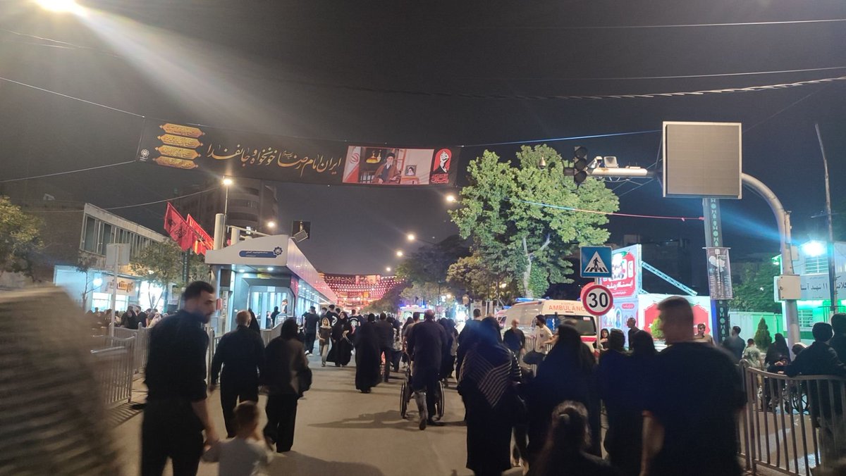 valnopii's tweet photo. ما امشب تو خیابونیم شما کجایید https://t.co/O7VnOgvYAM