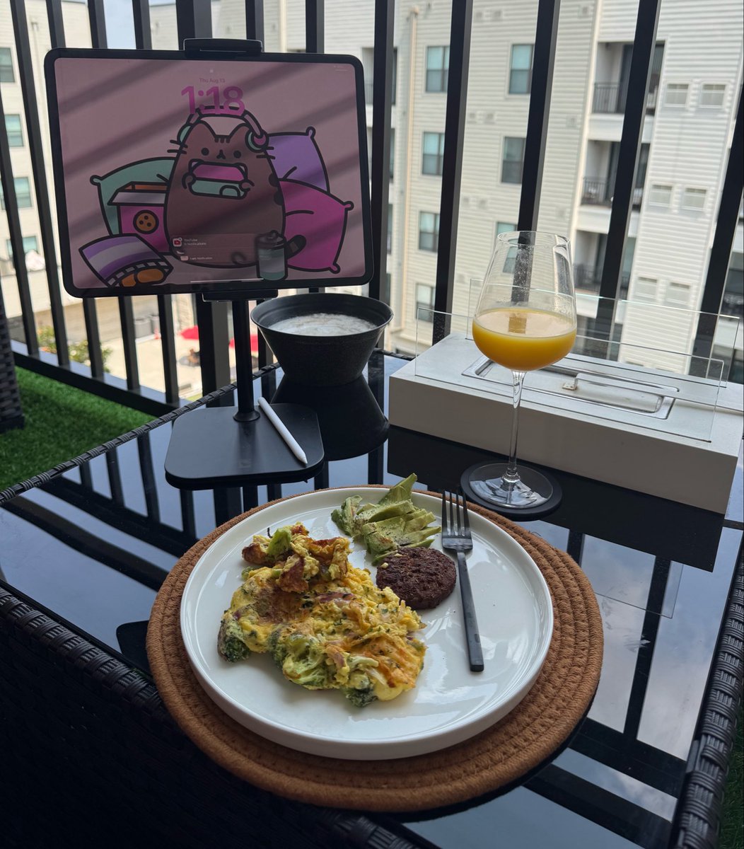 elifizzzzle's tweet photo. It’s brunch time 🩷 https://t.co/pYC3wc0YWG