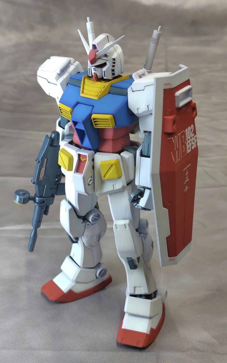 shitosadao's tweet photo. 1/100マスターグレード
ガンダムRX-78 Vr.Ka
そろそろ手放すので撮影した。 
コアファイターもちゃんと塗ったよ。 https://t.co/dNbs0YFRFF