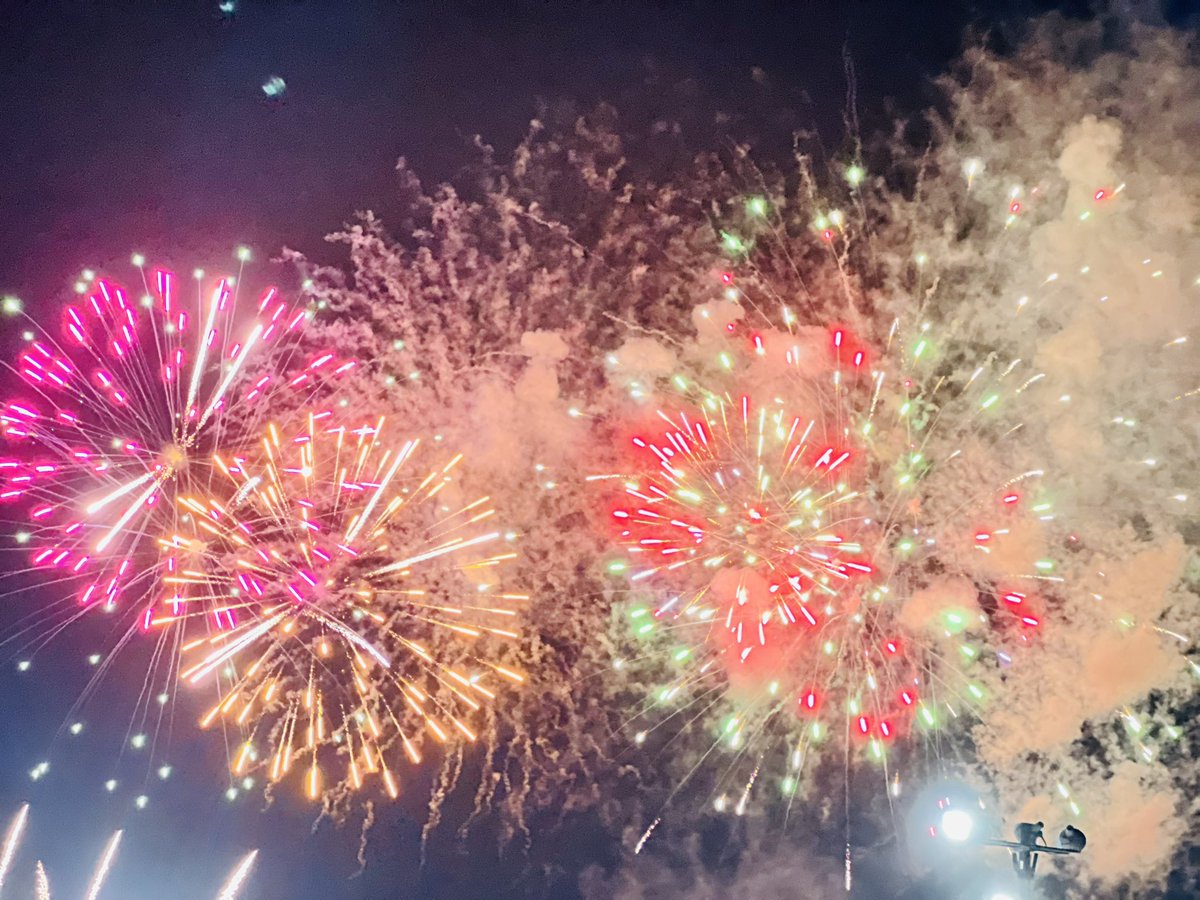 INARI0805's tweet photo. 花火っていいよなぁ　

夏って思わしてくれるけど、お盆休みの終わり間も、感じてくるよねぇ https://t.co/vvqJE2hDi7