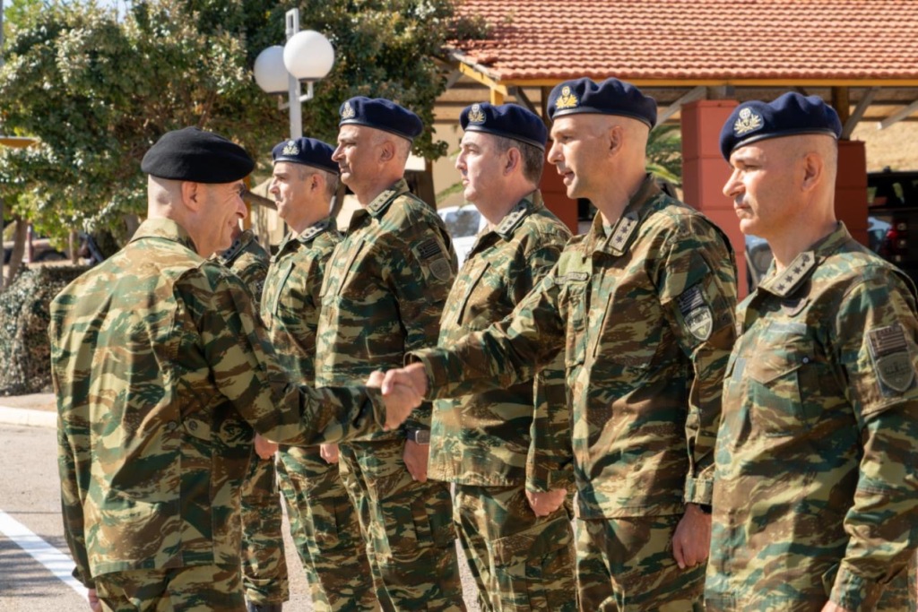 HAspokesman's tweet photo. Επίσκεψη Αρχηγού ΓΕΣ στην Περιοχή Ευθύνης της 88 ΣΔΙ

Aνακοίνωση Τύπου ➡️ https://t.co/ar4WvicGyI

#ΕλληνικόςΣτρατός #HellenicArmy https://t.co/nlwHaH70tf