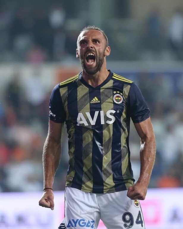 CrowleyMoz's tweet photo. Bakın şimdi maymuna anlatır gibi anlatıyorum.

Vedat 2015 yılından beri Türk vatandaşı.

2015 Yılında Giresunspor’da oynarken Türk sayılıyordu.

Türkiye anayasasına göre kazanılmış bir hak geri alınamaz.

Anayasa, TFF yönetmeliklerinden üstündür. Vedat Türk statüsünde oynamalı. https://t.co/t92EhyQ1H1