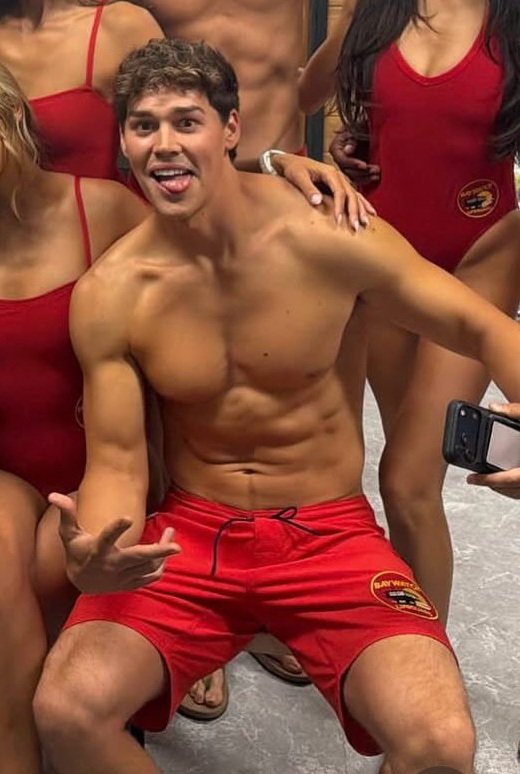 celebsbyseb's tweet photo. Noah https://t.co/iwDUWo2DqI