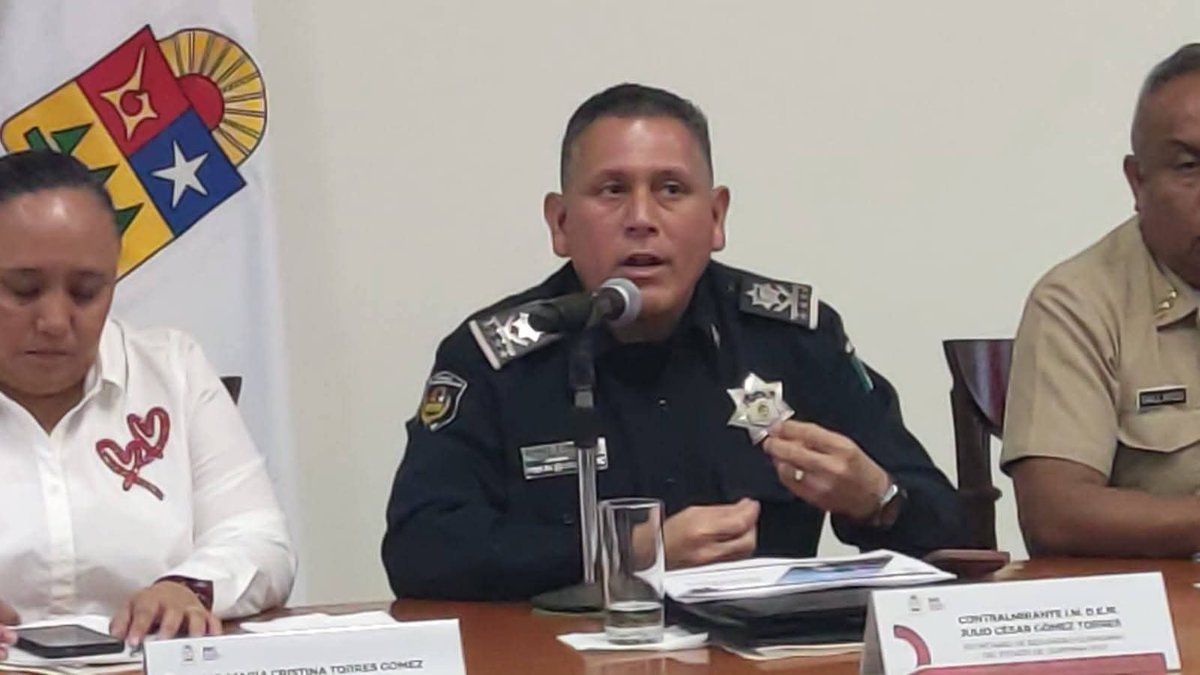 bulletqroo's tweet photo. Por presuntas irregularidades en sus funciones, un total de 468 elementos de la Secretaría de Seguridad Ciudadana (SSC) enfrentan procedimientos e investigaciones que podrían derivar en sanciones o hasta inhabilitación o separación del cargo.

Así lo informó el titular de la SSC, Julio César Gómez Torres, quien dijo que, hasta la presente fecha, se ha tenido la baja de 42 agentes y otros 40 tuvieron sanciones administrativas que fueron determinadas por el Consejo de Honor y Justicia.

El secretario de Seguridad Ciudadana exhortó a la población a denunciar todo hecho que pudiera ser abuso de autoridad, extorsión, posibles actos de corrupción, entre otras irregularidades por parte de policías, asegurando que con la denuncia pueden actuar y mejorar la atención a la ciudadanía.

#sancion #policias #SSC