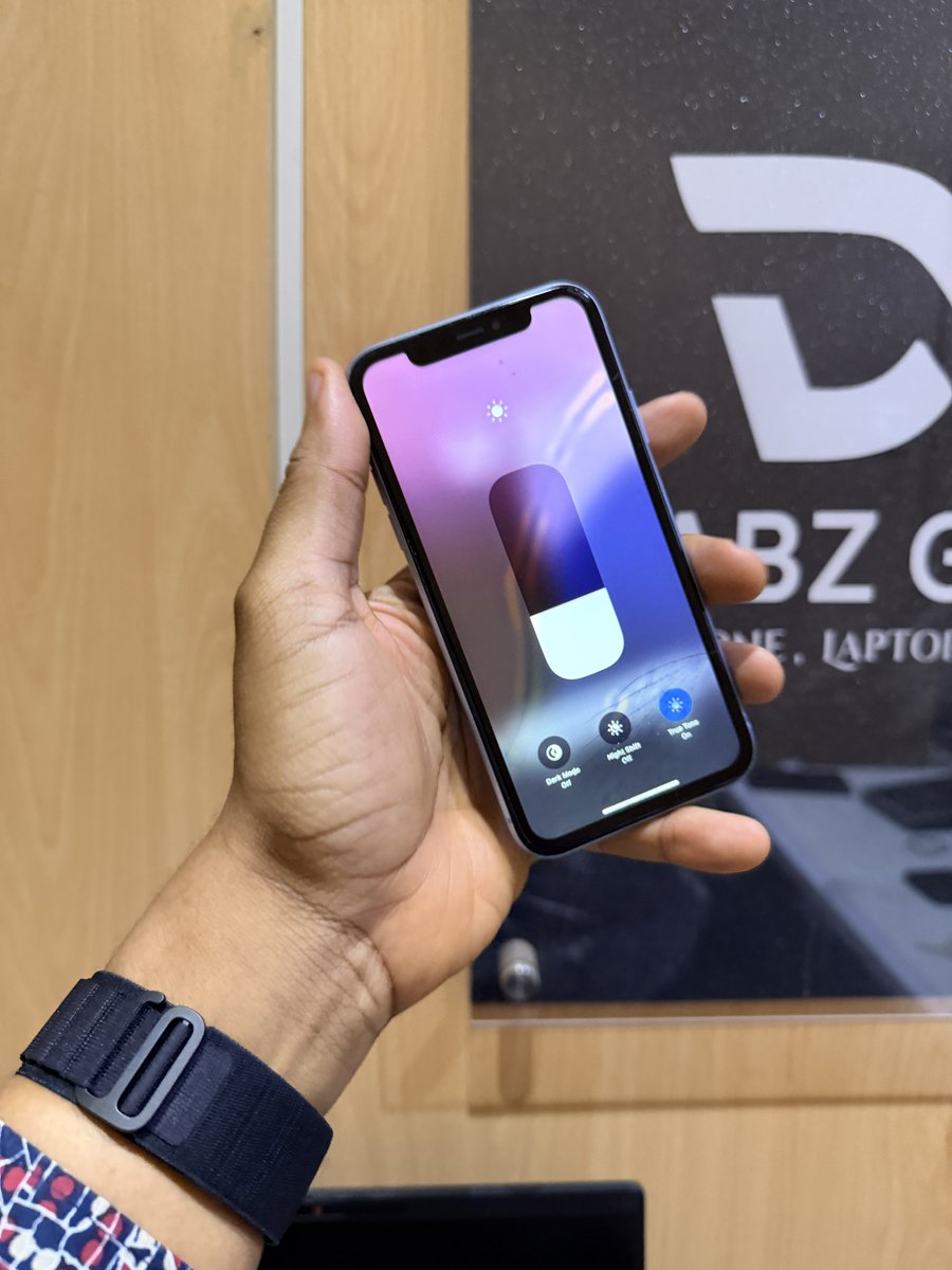 dabz_global's tweet photo. Deal‼️iPhone XR 128gb with 74% battery capacity! Screen has a crack. No face ID. 

Price: N90,000

Packing: 8232100166 Dabz Global Biz Ven  Moniepoint 

Payment on deals are binding! We will not refund or repost, if you have “changed your mind”. We will refund/ come to an agreement according to your wish, if the description of what we posted is different from what you received.  Please be sure you want this before payment. RESPECT THE PROCESS‼️    

Nationwide Delivery 🚚📦