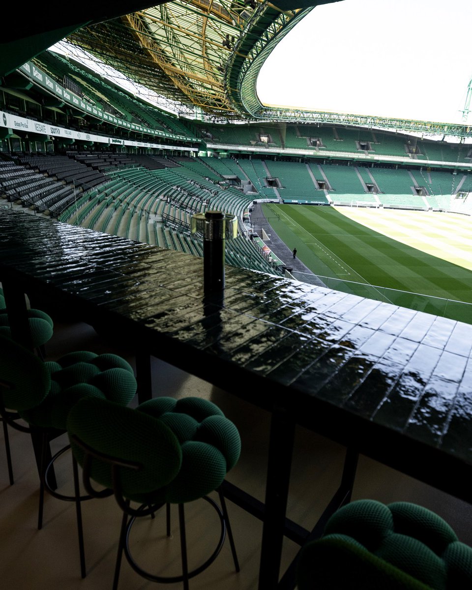 SportingCP's tweet photo. Sporting CP e Roche Bobois criam o Lion’s Corner Roche Bobois 🏟️

O novo espaço, inaugurado pelo Nuno Santos e o Jubas, reúne hospitalidade, design e lifestyle, sendo concebido para proporcionar uma experiência diferenciadora no Estádio José Alvalade 🟢⚪️ https://t.co/JFOzEkRUdV
