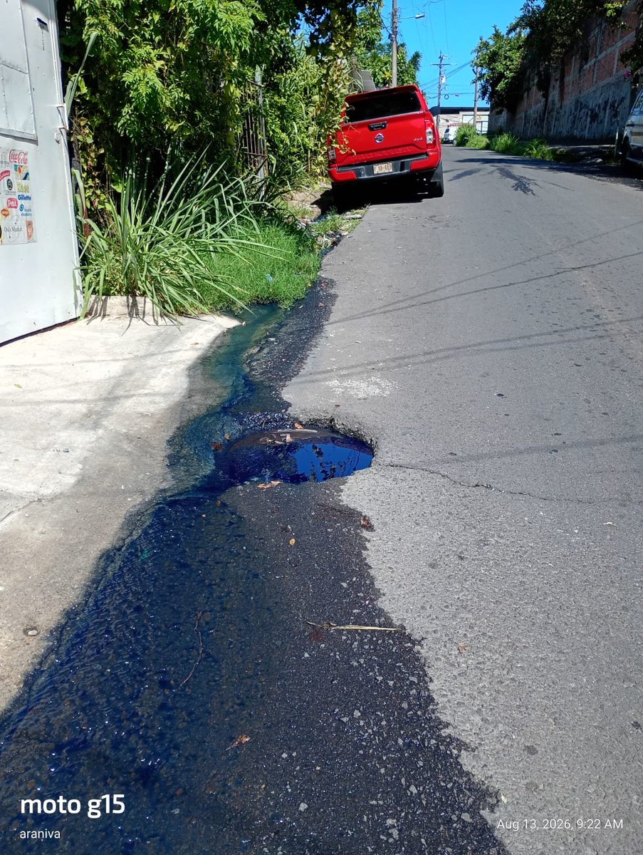 Lex0_Mir's tweet photo. Buenos días, quería reportar q desde hace 3 días están descargando esa agua colorida de una fábrica ubicada en la colonia Florencia en Cuscatancingo, la calle antes de la alcaldia, no se q tan tóxico es pero podrían verificarlo @MedioAmbienteSV @SaludSV @alcaldia_ss @marioduran https://t.co/DAs2wBIzwe