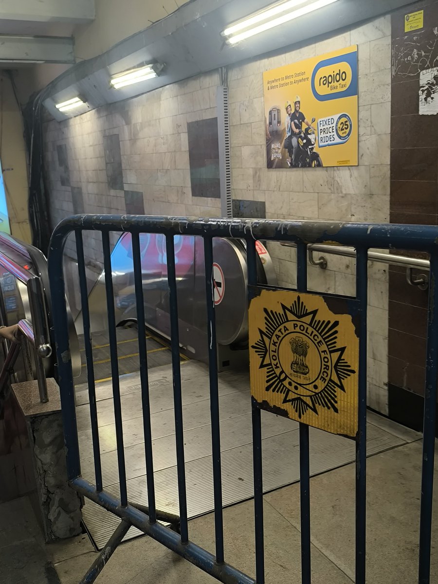 mudrapwealth's tweet photo. From last 10 days kolkata central metro station escalater closed . normally aged and heart passenger suffering, please look this matter seriously 
@drmsdah @Kolkatametro_ @RailMinIndia @AshwiniVaishnaw https://t.co/yt35OSpskp