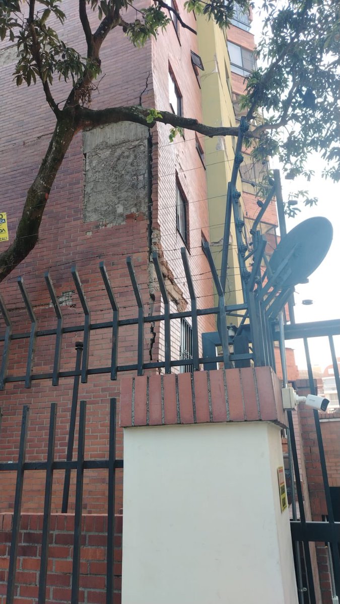 jdrider3's tweet photo. @RevistaSemana Quintas de Don Simón. Decenas de familias sin hogar en este momento. A la espera del estudio posterior. https://t.co/Iv4Uz9b4vh