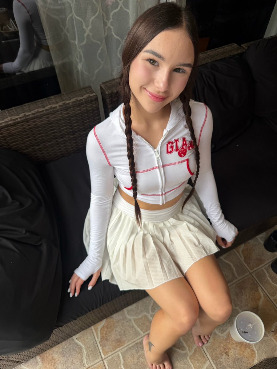 ValarieSweets's tweet photo. Do I look innocent enough? 😇 https://t.co/tDkiTd6c9i