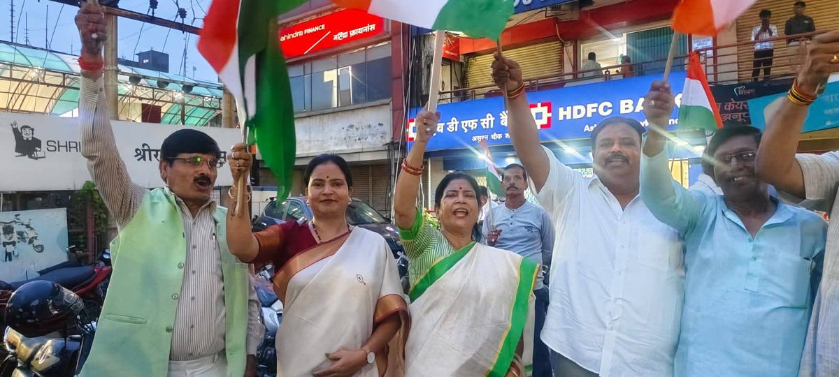 BJPMMGKP's tweet photo. आज क्षेत्रीय अध्यक्ष आदरणीय 
@BjpAmita 
 जी ने ‘हर घर तिरंगा अभियान’ के निमित्त महानगर गोरखपुर  द्वारा आयोजित तिरंगा यात्रा में सम्मिलित होकर राष्ट्रभक्ति एवं राष्ट्रीय एकता के इस महाअभियान में सहभागी बनी।

#तिरंगा_यात्रा  #HarGharTiranga https://t.co/CpiVjQggIC