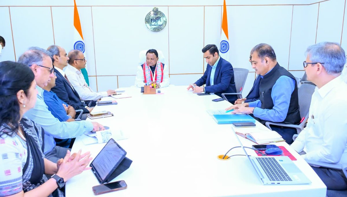 ANI's tweet photo. Karan Adani, Managing Director of Adani Ports & Special Economic Zone Ltd, met Odisha CM Mohan Charan Majhi, at Loka Seva Bhawan in Bhubaneswar to discuss new infrastructure projects and business investments in the state.
(Source: Chief Minister’s Office) https://t.co/jefFU2YfF7