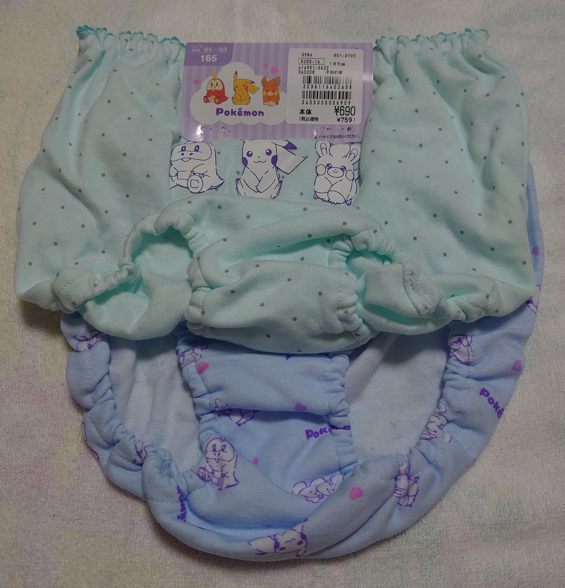 ponko2hideout's tweet photo. ポケモン柄の2枚組女児ショーツ
インゴム仕様の女児ショーツで総柄とバックプリントの2種類です
ポケモン柄で165サイズまでサイズ展開してくれているのはありがたいですね
ポケモンと言う世界的版権を使っているのに2枚で700円台で買えるのも嬉しいところ https://t.co/rk7M86w5xI