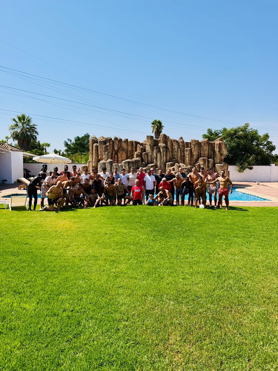 _Doshermanascf's tweet photo. 🔴🔵 ¡ARRANCAMOS UNA NUEVA TEMPORADA! 🔴🔵

Joaquín Morales dio la bienvenida a la nueva temporada con un gran asado junto a jugadores, cuerpo técnico y dirección deportiva.

Una jornada para hacer equipo y cargar pilas para todo lo que viene. 

¡Más fuertes, más unidos! 💪🏼 https://t.co/4CIiqD4TLK