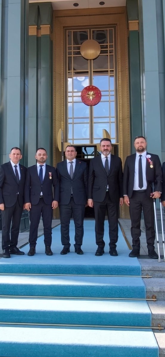 TmsyGaziler's tweet photo. Bugün @TmsyGaziler başkanımız Sn @ErtugrlGaziTmsy ve @TmsyGaziler Ankara
üyemiz Sn @sevket5848 ile birlikte Cumhurbaşkanımız
Sn @RTErdogan 'ın davetlisi olarak Şehit ve Gazi ailelerini kabul  ettiği programa katılmıştır. 
@TmsyGaziler Başkanımız
Sn @ErtugrlGaziTmsy önderliğinde yürütüğümüz Gazi olma sürecinde Cumhurbaşkanımız Sn @RTErdogan @tcsavunma Komisyonunu kurulması talimatı vererek 42 yıllık Gazilik özlemimize son vermiştir.
Başta @tcsavunma Komisyon Başkanı Sn @hulusiakarmedya'a
@Akparti TBMM Grup Başkanı
Sn @avabdullahguler'e
@tcailesosyal bakanı
Sn @MahinurOzdemir'e
Sn @drbetulsayan 'a
@tcailesosyal Bakan yardımcısı
Sn @ztarikdaroglu' a
Sn  @celebimehmeta 'e
Sn @mhrmkurt' a çok teşekkür ediyoruz. 
🇹🇷 #ArtıkGaziyiz 🇹🇷 
@TmsyGaziler başkanımız
Sn @ErtugrlGaziTmsy proğramda
@TmsyGaziler vatan evlatlarının adına Cumhurbaşkanımız
Sn @RTErdogan 'a bizzat teşekkür etmiştir.
Sn Cumhurbaşkanım @TmsyGaziler vatan evlatları olarak sizi ASLA unutmayacağız 
"GAZİLİK BİR ENGEL DEGİL BİR ÜNVANDIR"
@_cevdetyilmaz
@NumanKurtulmus0
@dbdevletbahceli
@tciletisim 
@mustafaelitas
@zorlu77
@dtcuneytaldemir
@VeyselTipioglu 
@FeyziBerdibek1 
@sevansivacioglu
@refik_ozen16 
@resulkurt34 
@MvDrHasanArslan
@cuneytyuksel_
@ifarukaksu
@erkanakcay45 
@PrfDrFilizKilic
@oozgurbayraktar 
@kocakkonuralp
@MhpTbmmGrubu 
@MHP_Bilgi 
@leventalyyildiz
@CemalDonat
 @sehitgazivakfi
@fetituncer