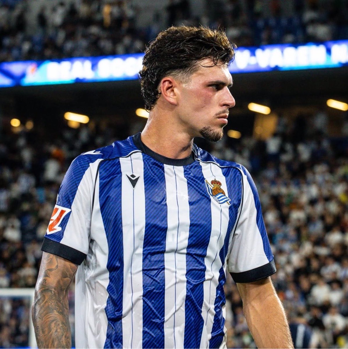 FabrizioRomano's tweet photo. 🚨🔴⚪️ EXCL: Feyenoord agree deal to sign Javi López from Real Sociedad as new left back.

Loan with buy option clause has now been verbally agreed, waiting for documents to be checked then travel to Rotterdam. https://t.co/z21i9bHFI6