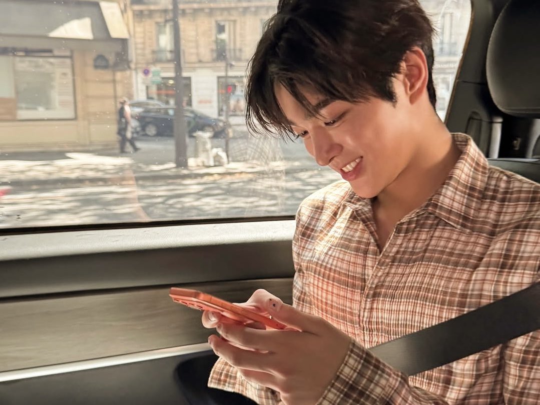 tetecoidezinha's tweet photo. he is so first love coded https://t.co/SfZyd41bqI