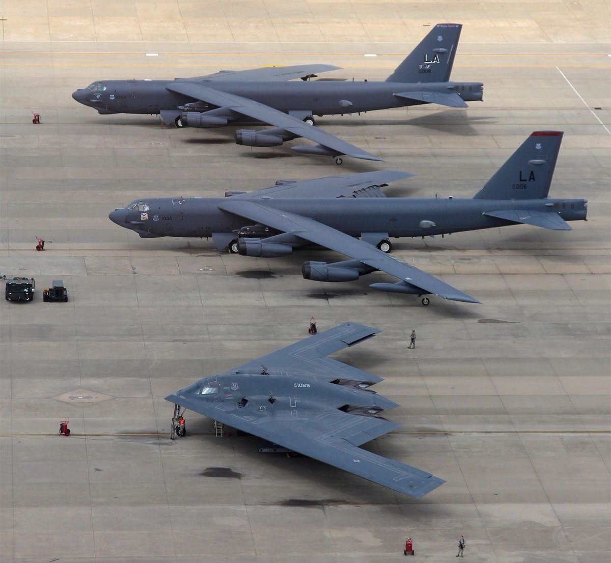 allanconta5's tweet photo. TRUMP CHEGA NA FRONTEIRA COM O BRASIL

✈️ B-52H a caminho do Cone Sul: Bombardeiros B-52H da USAF decolaram da Dakota do Norte para um treino de 29h sem escalas com as forças aéreas da Argentina e do Chile. O trajeto inclui o Deserto do Atacama e o espaço aéreo argentino, próximo à fronteira brasileira. (Via AEROIN)