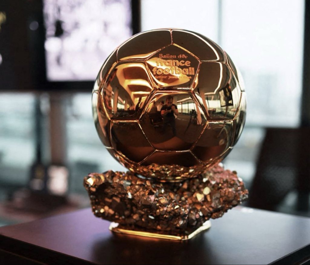 Mbappeballandor's tweet photo. Il veut son @ballondor 
@realmadrid et @equipedefrance vous attendez quoi pour lancer son propagande 🤬 Mbappé à plus de arguments lourd que cel de Cristiano 2013 et tous les autres qui on remporté sans trophée 🥇🌕
#MbappéBallonDor2026 https://t.co/d3R3Tx599H