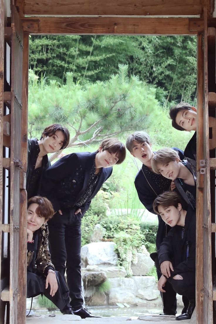tetecostylesss's tweet photo. denunciem a tag que está nos trends e usem essa, precisamos subir ela: 

WE LOVE YOU BTS 
WE LOVE YOU KIM NAMJOON 
WE LOVE YOU KIM SEOKJIN 
WE LOVE YOU MIN YOONGI 
WE LOVE YOU JUNG HOSEOK 
WE LOVE YOU PARK JIMIN 
WE LOVE YOU KIM TAEHYUNG 
WE LOVE YOU JEON JUNGKOOK
BTS IS SEVEN https://t.co/VXboKD3V0v