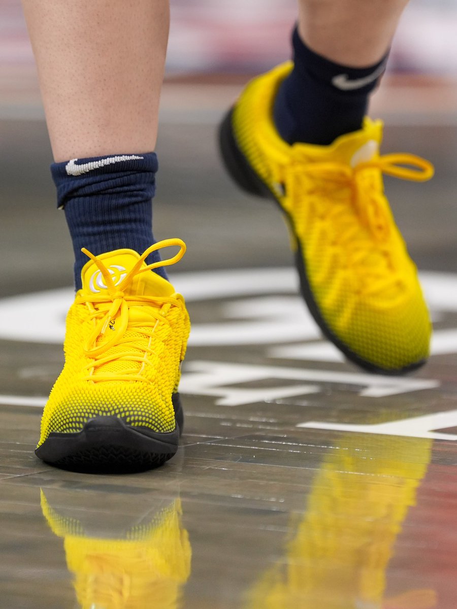 SoleRetriever's tweet photo. Caitlin Clark debuts her “Iowa” Nike Caitlin 1s ⚫️🟡 @CaitlinClark22 

📷 @IndianaFever https://t.co/8gv2hL2aok