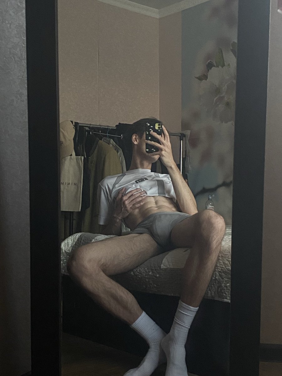 Tonyhzjo's tweet photo. happy thursday #mlm #socks https://t.co/NlGVFGpsIr