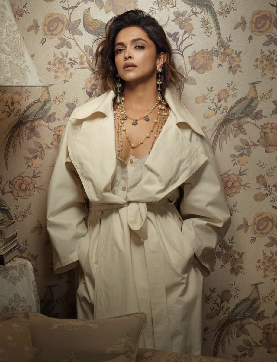 cozybambii's tweet photo. Deepika's collaboration with Sabyasachi's third series of wallpapers was nothing short of a visual symphony 🌸✨
#DeepikaPadukone https://t.co/BxEt6J33Fp