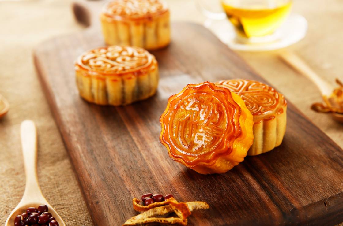blunt_simple's tweet photo. The countdown to Mid-Autumn Festival is on! Wishing you mooncakes, warm reunions, and all the sweet little joys under the full moon tonight https://t.co/ttz3JSZhH1