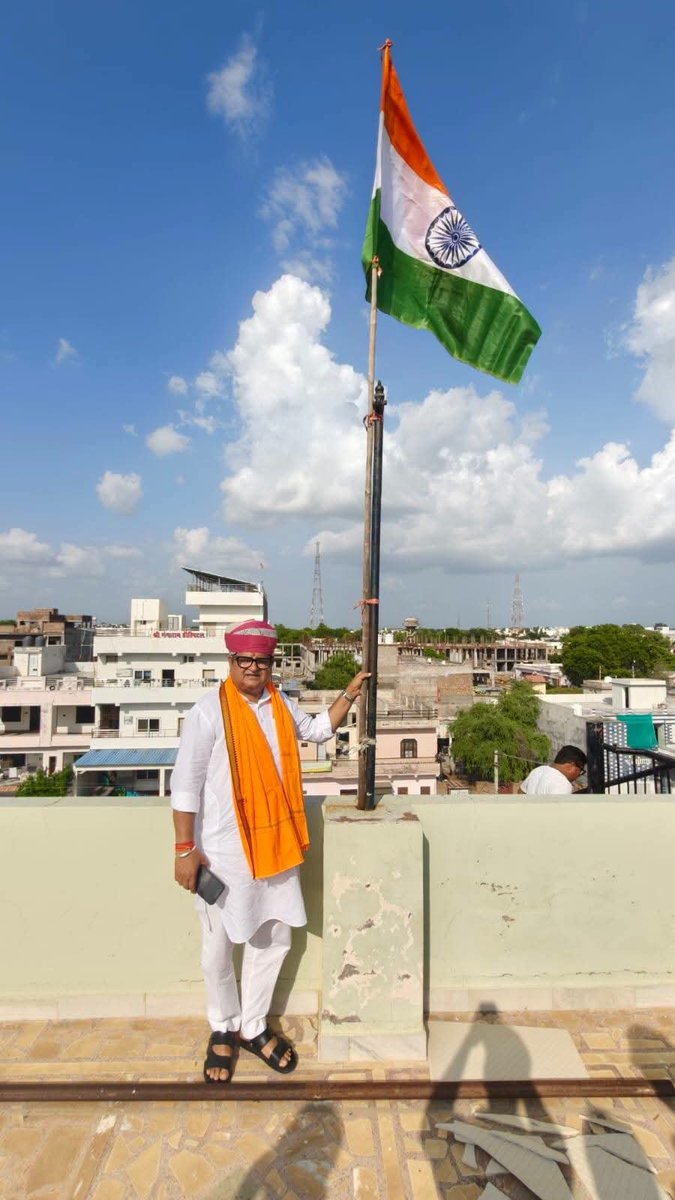 bjp4churu's tweet photo. रतनगढ़ के पूर्व विधायक श्री अभिनेश महर्षि ने माननीय प्रधानमंत्री श्री Narendra Modi  जी की प्रेरणा से प्रारंभ "हर घर तिरंगा" अभियान के अंतर्गत आज रतनगढ़ स्थित आवास पर तिरंगा फहराया।

आइए, हम सभी #HarGharTiranga अभियान के साथ जुड़ें।

#भाजपा_चूरू https://t.co/W2MOTSprwJ