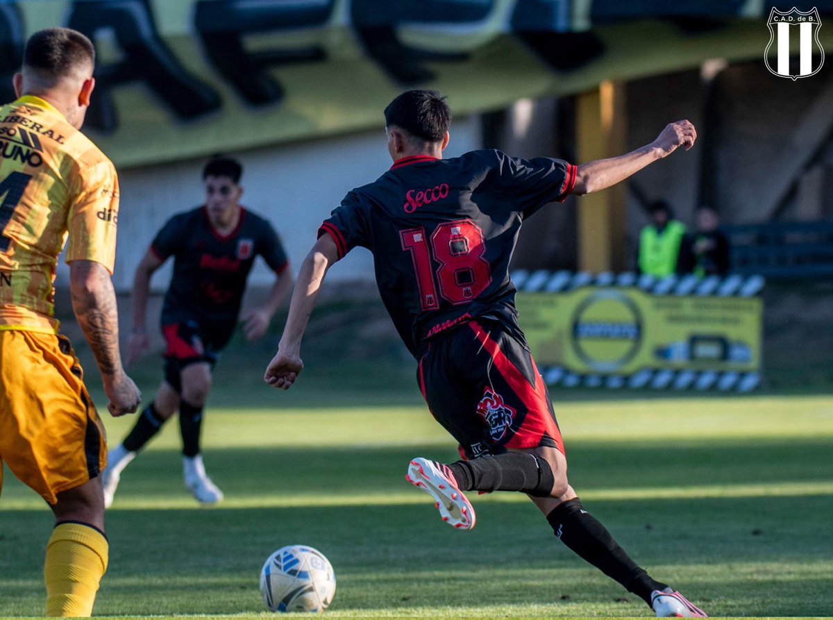 defefutbolforma's tweet photo. 🙌 Un nuevo debut.

👦 El día domingo, nuestro juvenil Lautaro Rodríguez disputó sus primeros minutos en primera división, en el partido frente a Mitre en Santiago del Estero. https://t.co/9HBo7ruQWY
