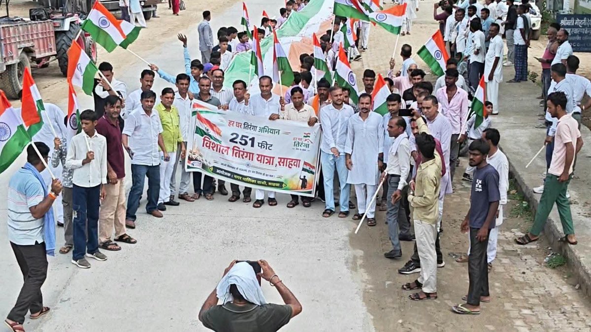 bjp4churu's tweet photo. हर घर तिरंगा अभियान के अंतर्गत साहवा मंडल में आज विशाल 251 फिट तिरंगा यात्रा निकाली गई।
मंडल अध्यक्ष सुनील भाकर,महावीर सैनी, आनन्द शेखावत, संयोजक राजू रिखाला ,रिंकू सैनी, राहुल भाटी, प्रमोद, महेंद्र खा, विद्याधर पारीक, घनश्याम, नवल दुदानी, अनेक कार्यकर्ता सम्मलित थे।
#भाजपा_चूरू https://t.co/WcMJQAtEUL
